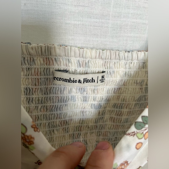 Abercrombie puff sleeve cropped blouse, keyhole detail - Picture 2 of 3